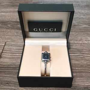 GUCCI 1900L SQUARE HATCH WATCH